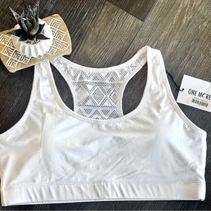 💕 Super Cute, NWT 👀 Zyia Active White Bomber Sports Bra New Athletic Top